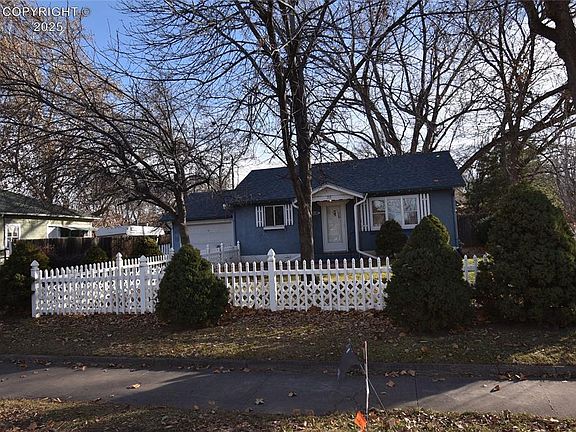 4th image of 218 E Douglas Ave