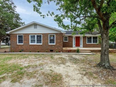 512 E McLean St, Saint Pauls, NC, 28384