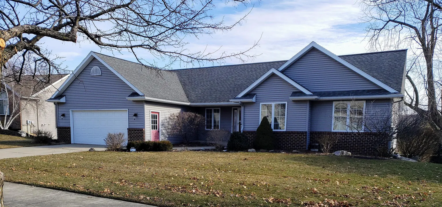 446 Greystone Dr NE photo 1