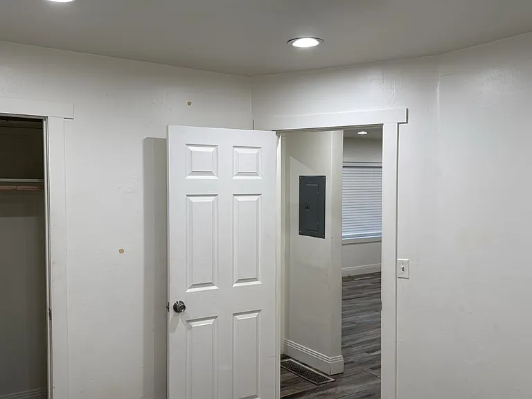 819 W 400 N — Photo 2