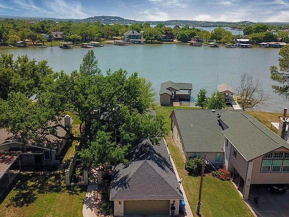 3rd image of 409 W Greenbriar Dr