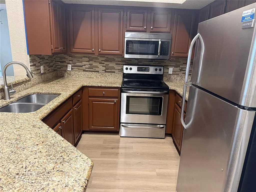 2 bed, 2.0 bath, 1166 sqft, $2,000 — Photo 3