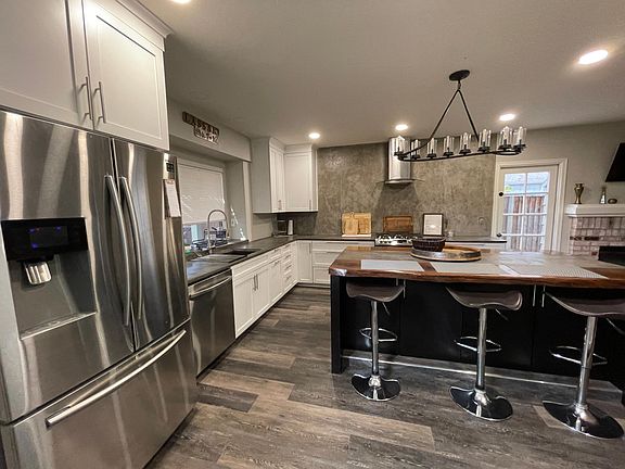 3rd image of 1856 Camellia Dr