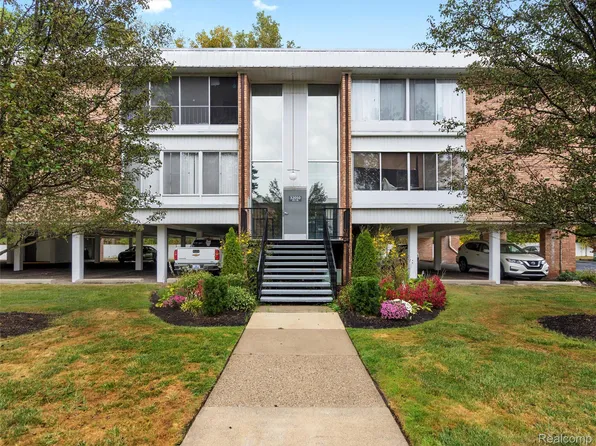 32050 Grand River Ave Unit 58, Farmington, MI 48336