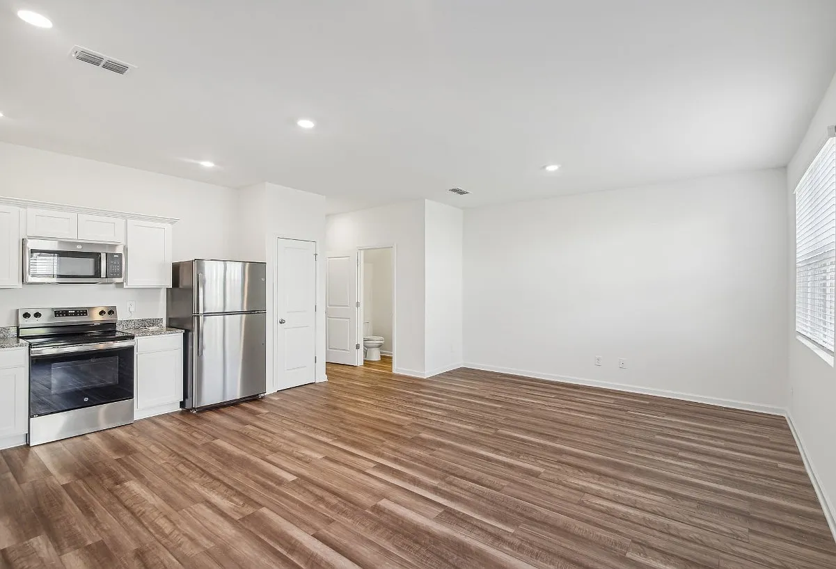 3 bed, 2.5 bath, 1421 sqft, $1,895 — Photo 3