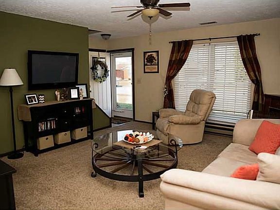 3rd image of 1489 Skylark Dr