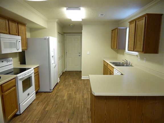 4th image of 2249 E Lennox Ln