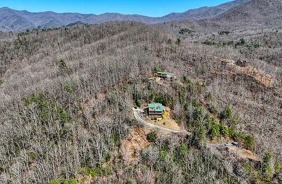 4th image of 230 Smokin Rdg