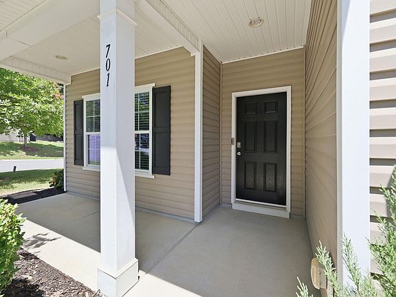 4th image of 701 Poplar St