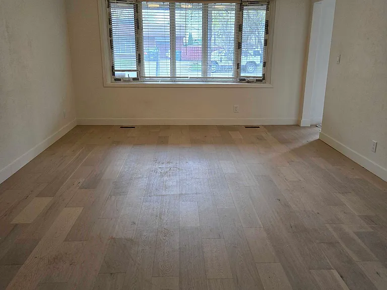 61 Vanier Dr #MAIN LEVEL — Photo 2