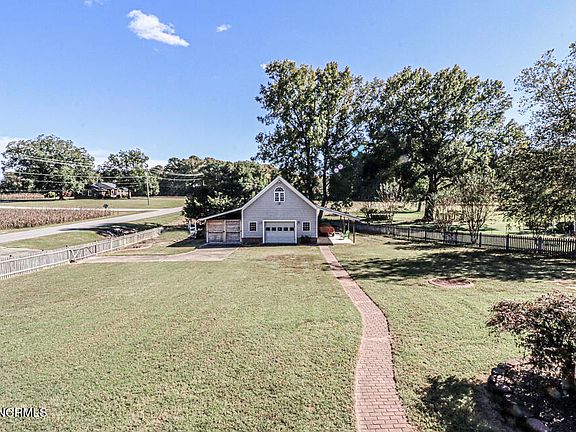 3rd image of 4821 Dorothy Lane