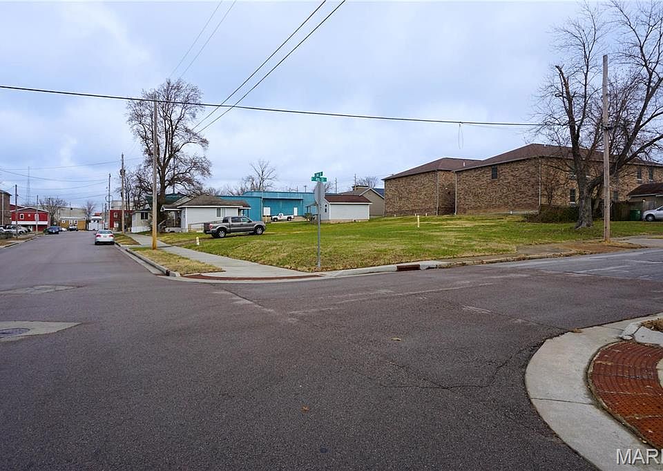 1st image of 400 N Oak St