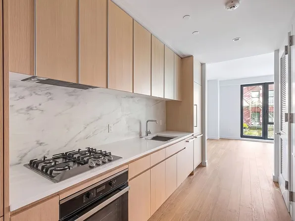 500 W 45th St #305, New York, NY 10036