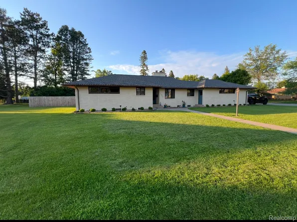 1400 W B St, Iron Mountain, MI 49801