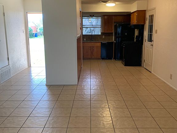 4th image of 5822 Wicklow Dr