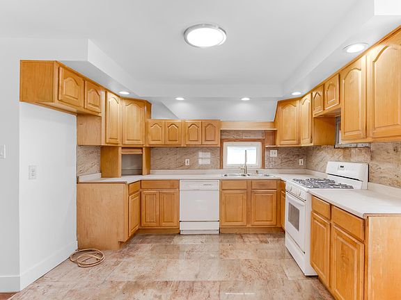 4th image of 63 Bay 17th St #3A