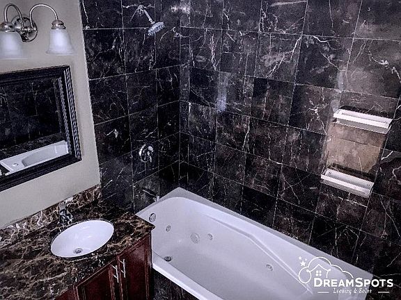 4th image of 6610 S Kenwood Ave #3