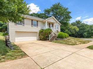 1092 Johanna Dr, Ballwin, MO 63021