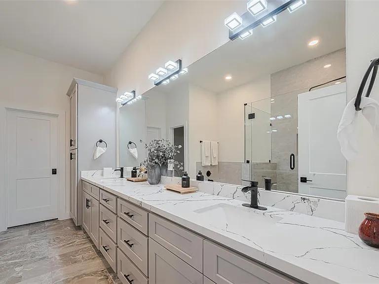 2909 Nagle St — Photo 18