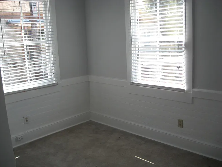 520 E Hall Ln — Photo 12