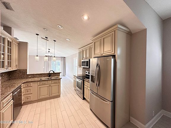 5th image of 12473 TROPIC Drive