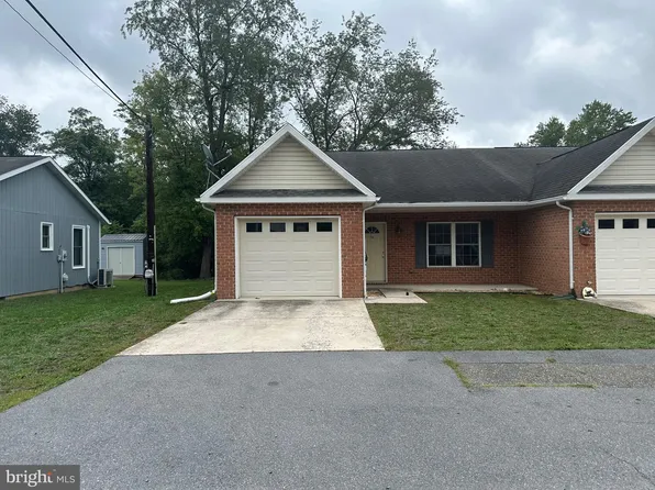 3 Fleming Dr, Hancock, MD 21750