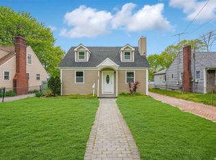 122 Columbia St, Huntington Station, NY 11746