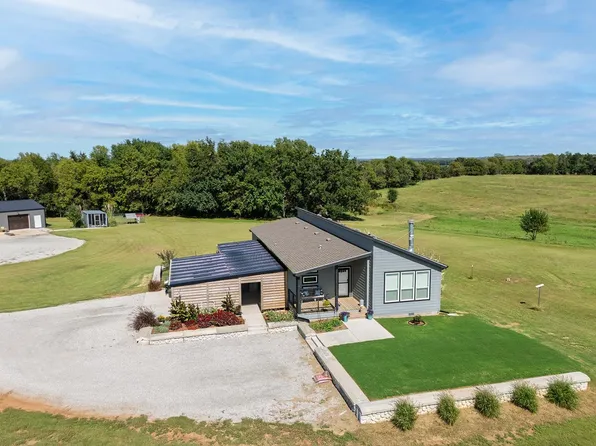 10562 212th Rd, Winfield, KS 67156