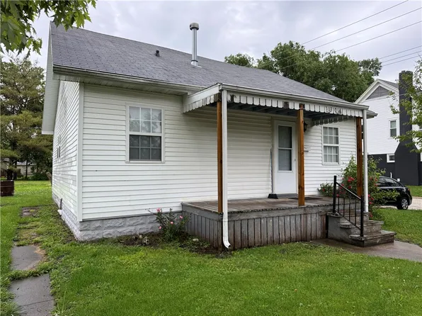304 E 5th St, Pana, IL 62557