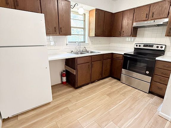 3rd image of 730 W 12th St