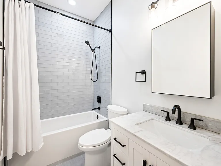 2257 W Saint Paul Ave — Photo 9