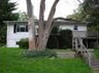 512 N Walnut St, Fenton, MI 48430