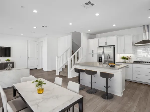 649 Daniel Freeman Cir, Inglewood, CA 90301