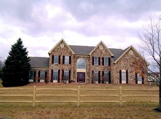 16 Surry Ln, Asbury, NJ 08802
