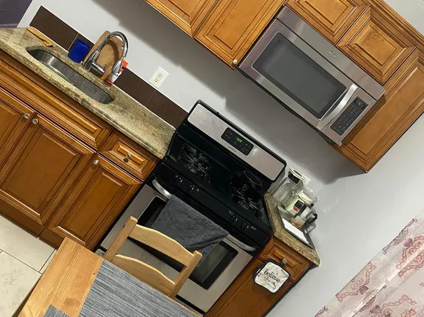 54 Saint Pauls Avenue image 5 of 12