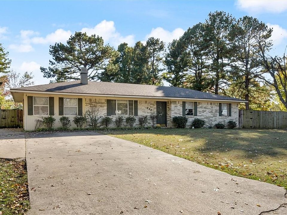 1st image of 323 Willow Ave