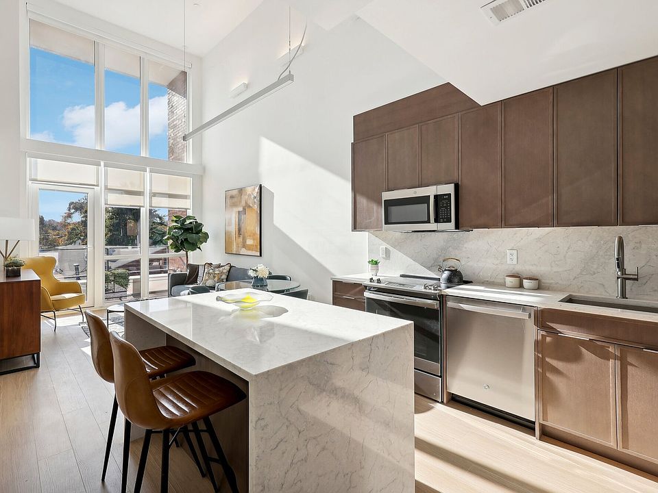 1st image of 14 Lincoln Pl #306