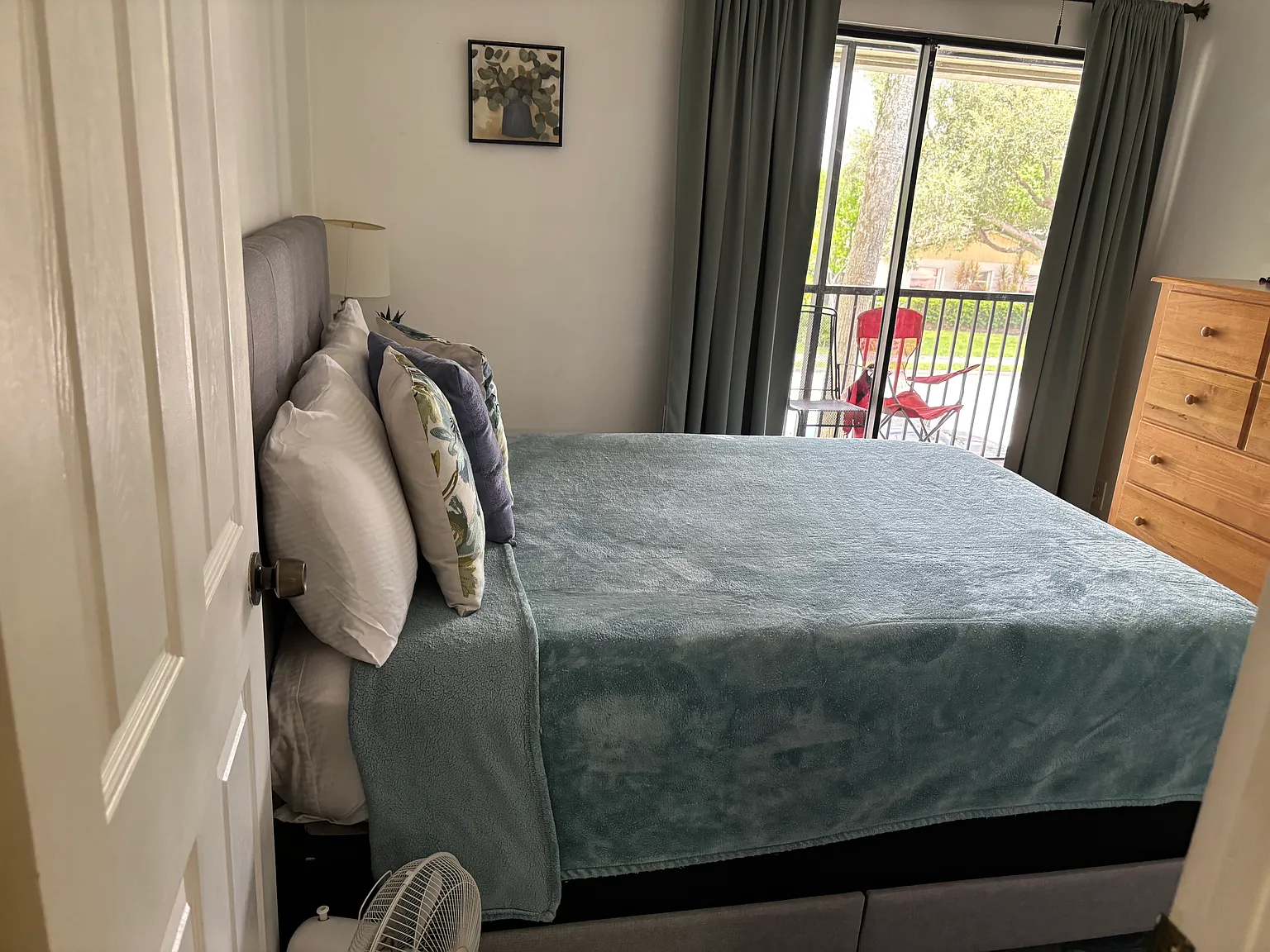 2 bed, 700 sqft, $2,300 — Photo 3