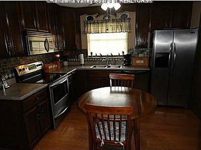 3rd image of 4 Franklin Ct
