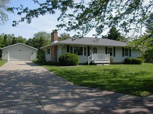 739 Fall St, Spring Lake, MI 49456