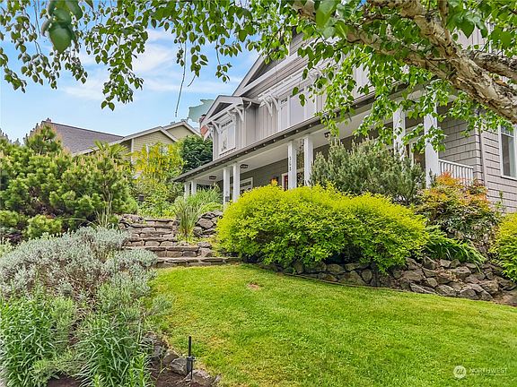 2nd image of 368 Eakin Drive NE