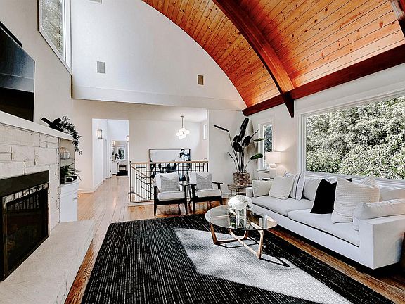 2nd image of 427 Los Cerros Dr