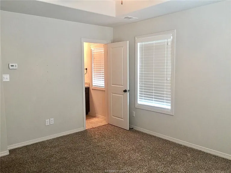 109 Ehlinger Dr — Photo 9