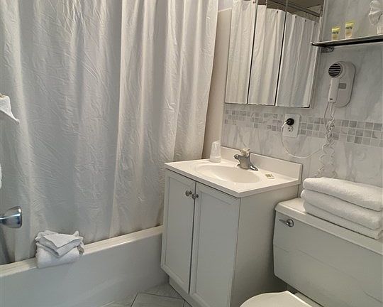 5th image of 6201 Ocean Ave #211