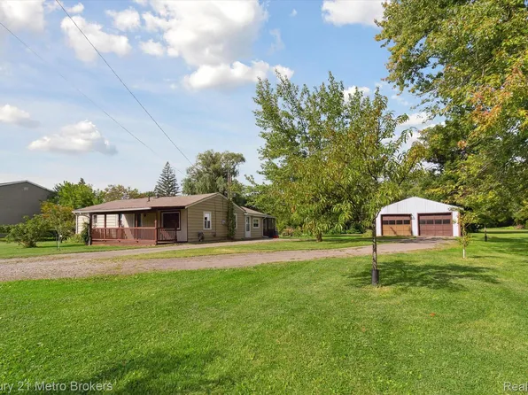 2424 S Vassar Rd, Burton, MI 48519