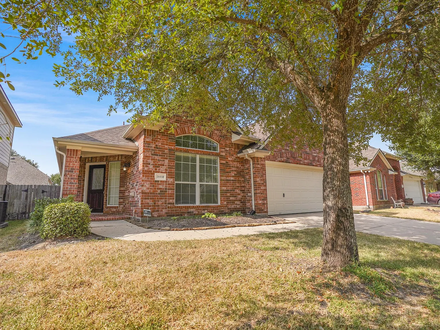3 bed, 2.0 bath, 1881 sqft, $2,000 — Photo 1