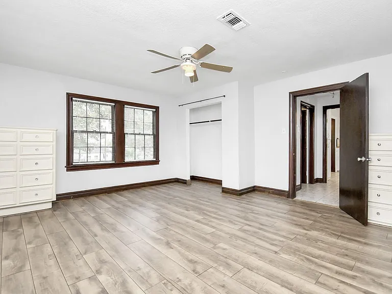 109 Amundsen St — Photo 15