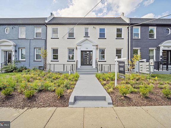 2nd image of 705 Quincy St NE #6
