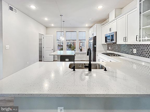 5th image of 414 Matlock Ln