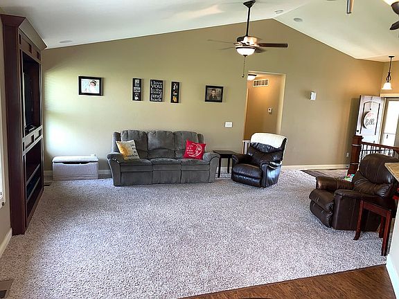 3rd image of 1155 Cedar Dr